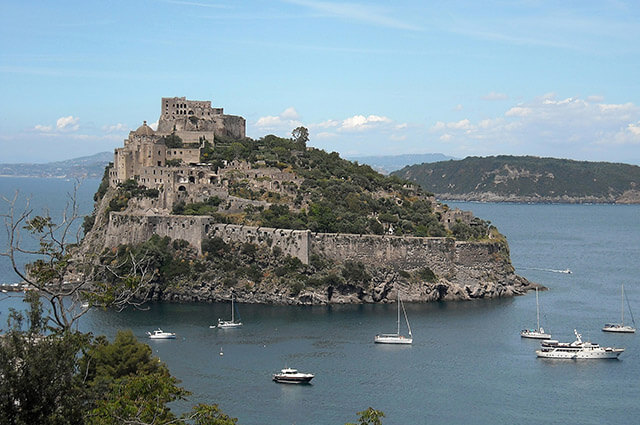 Weekend lungo in barca a vela a Ischia, Ventotene, Ponza e Palmarola