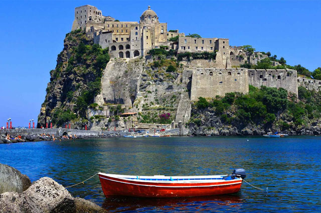 Giornata in barca a vela a Ischia